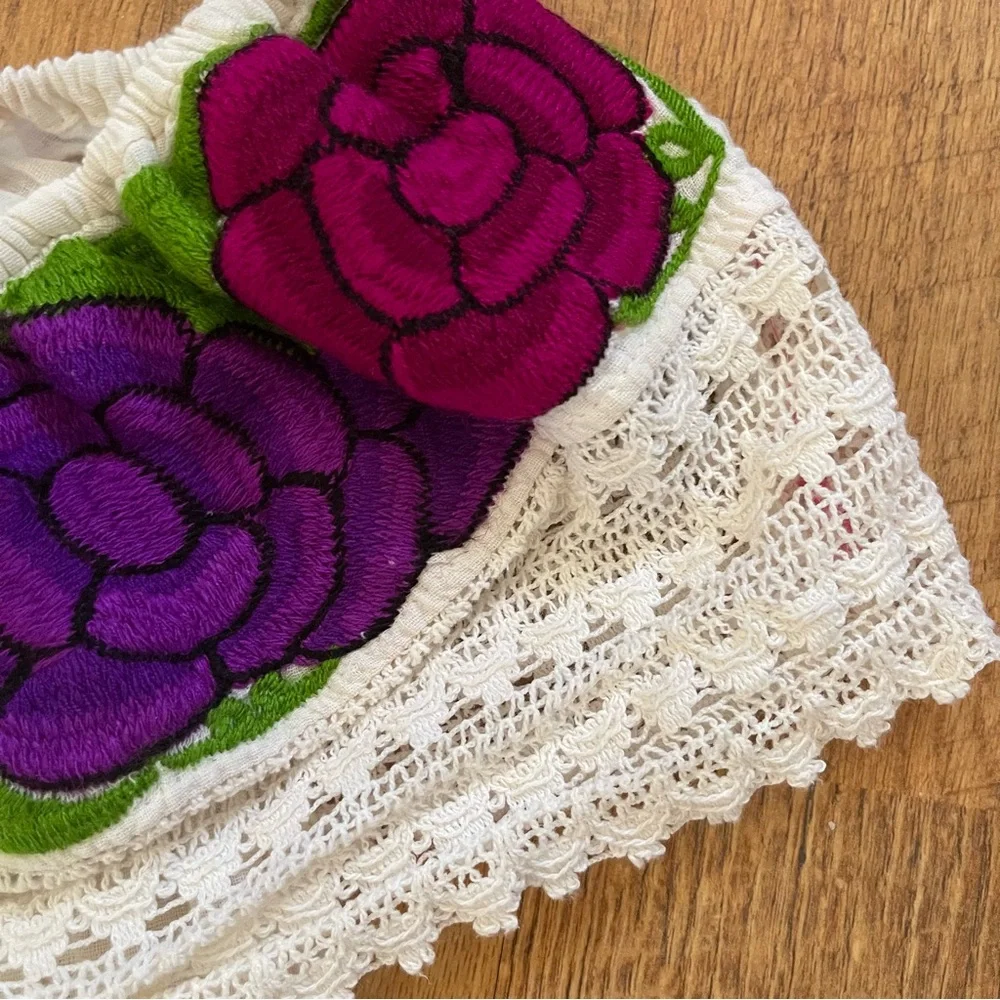 Mexican Handmade Embroidered Off or On Shoulder Top - Picture 4 of 6